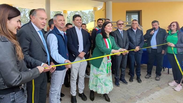 
	Il taglio del nastro della fiera

