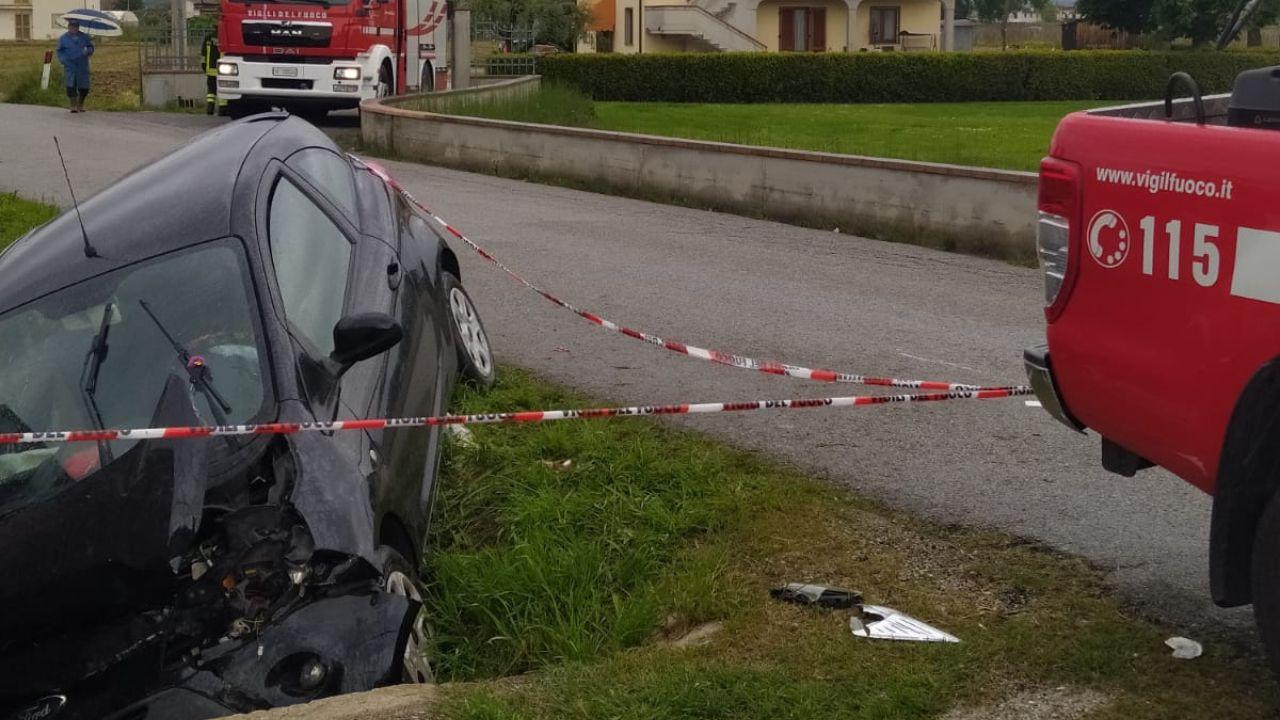 Chiesina Uzzanese, finisce contro un muro: è grave