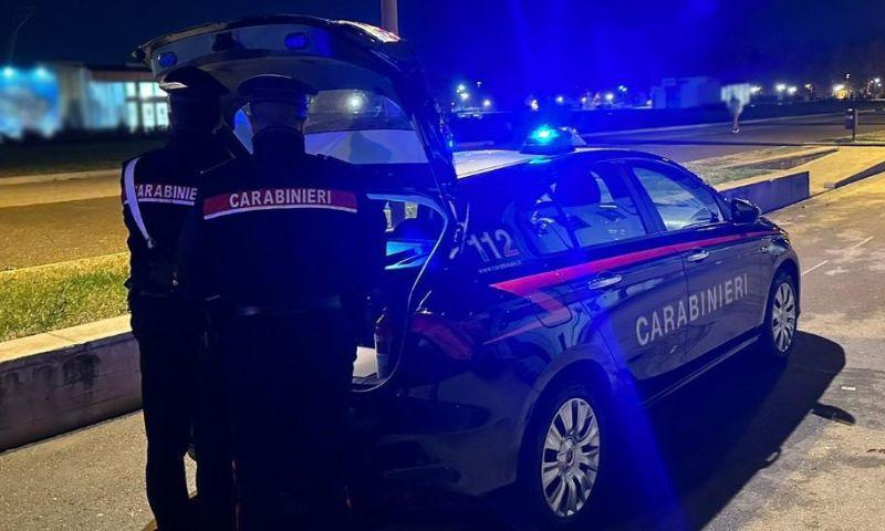 Una pattuglia dei carabinieri (foto d'archivio)