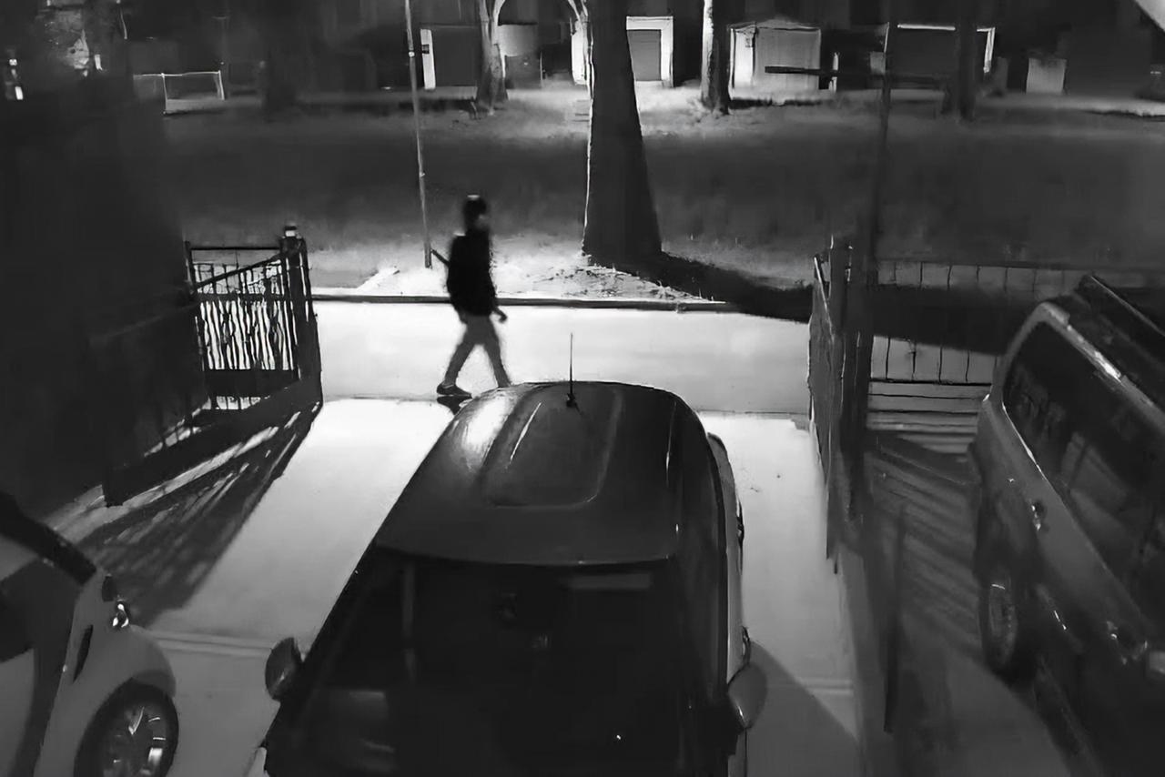 Gomme bucate a Pontelagoscuro, c’è un video del folle gesto