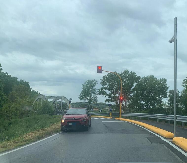 Capannoli, semaforo smart al ponte sull’Era: come funziona