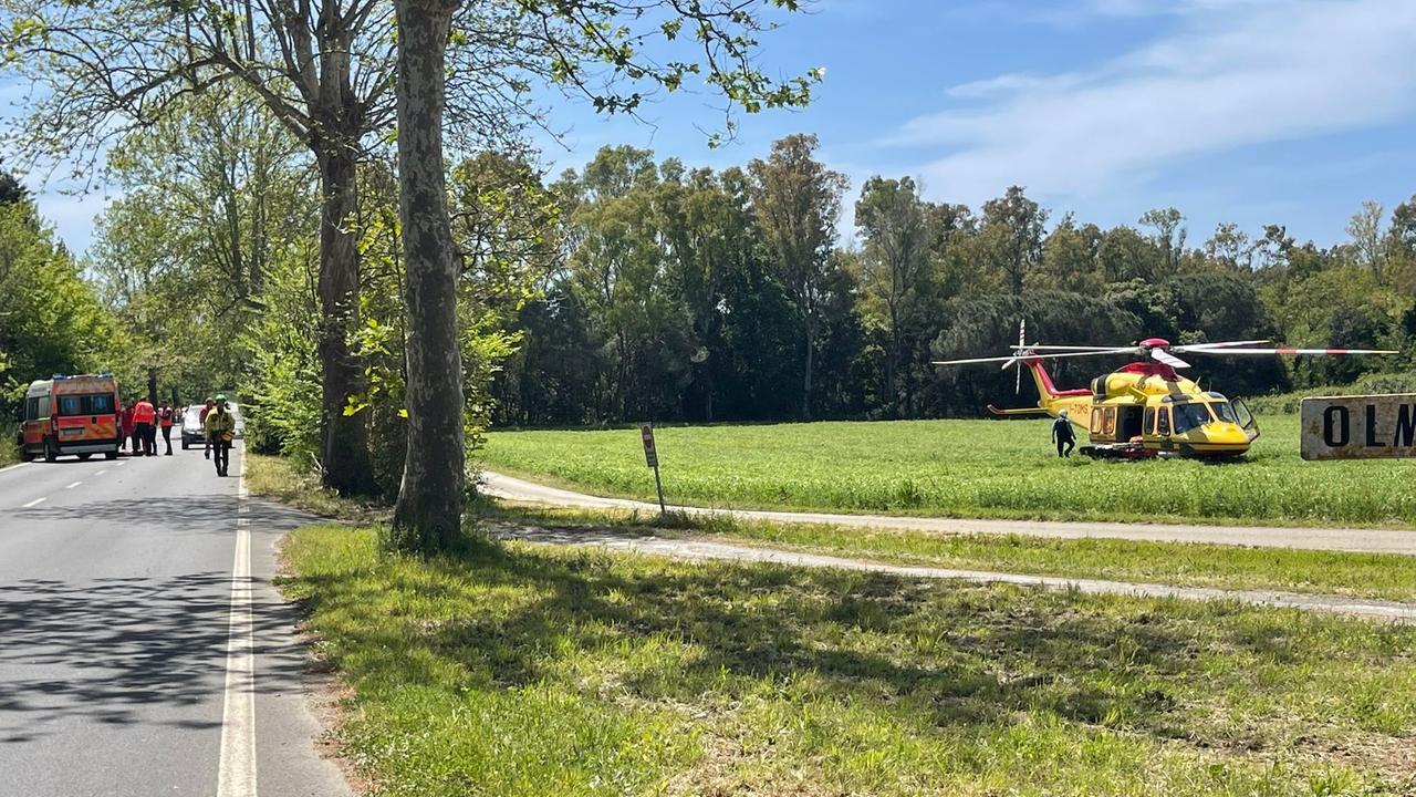 Donoratico, scontro auto-bici ai Pianetti: grave un ciclista