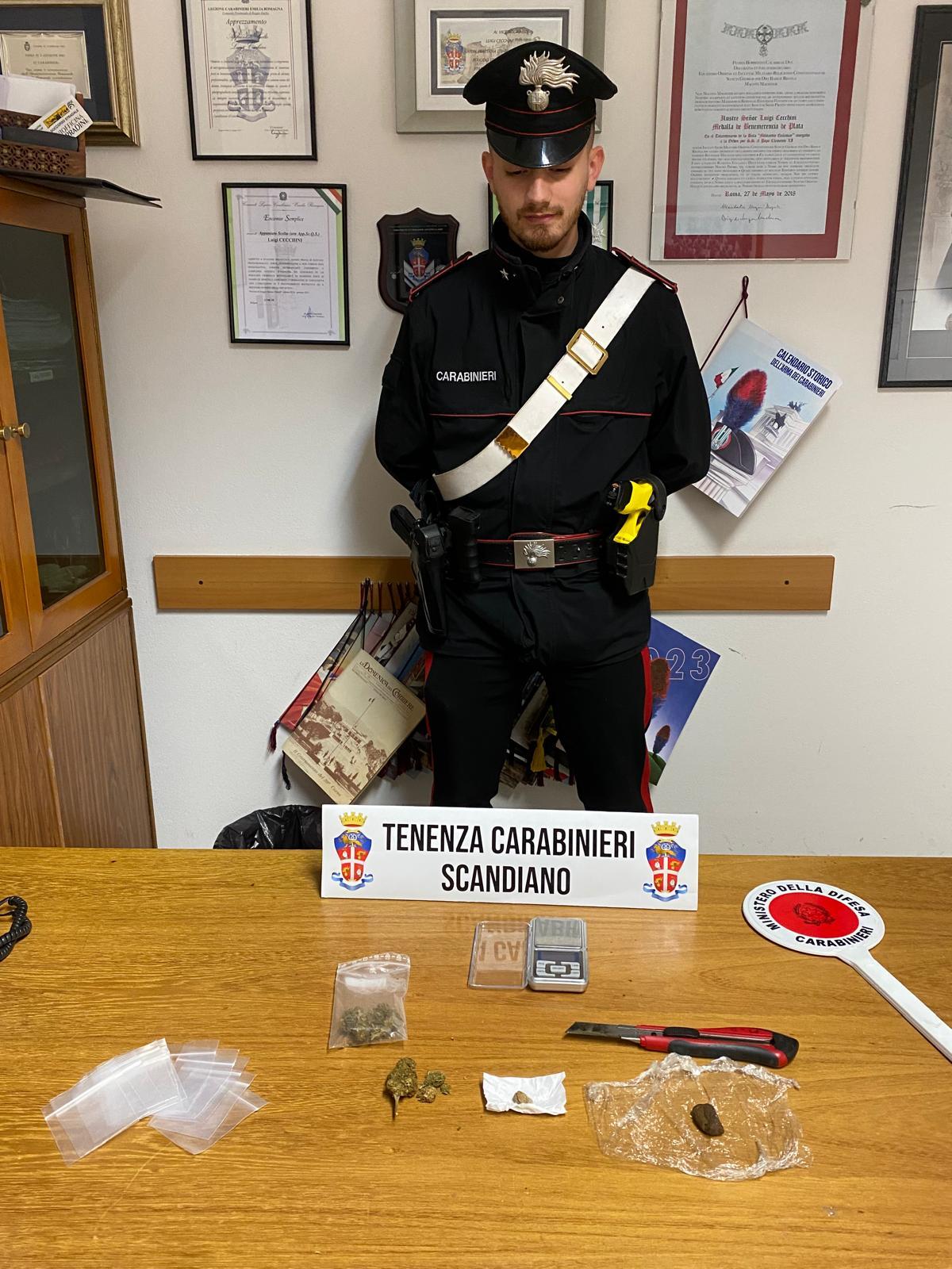 Lo trovano con hascisc e marijuana, denunciato un 21enne