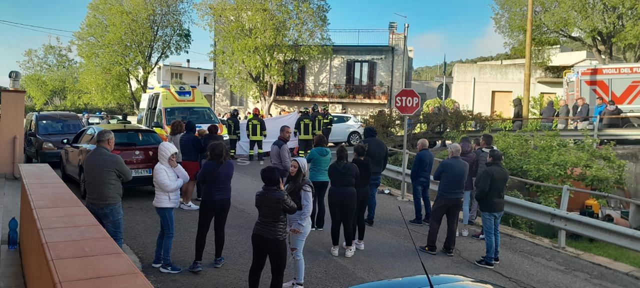 L’ultimo saluto di Dorgali al 19enne morto nello scontro frontale scooter-auto
