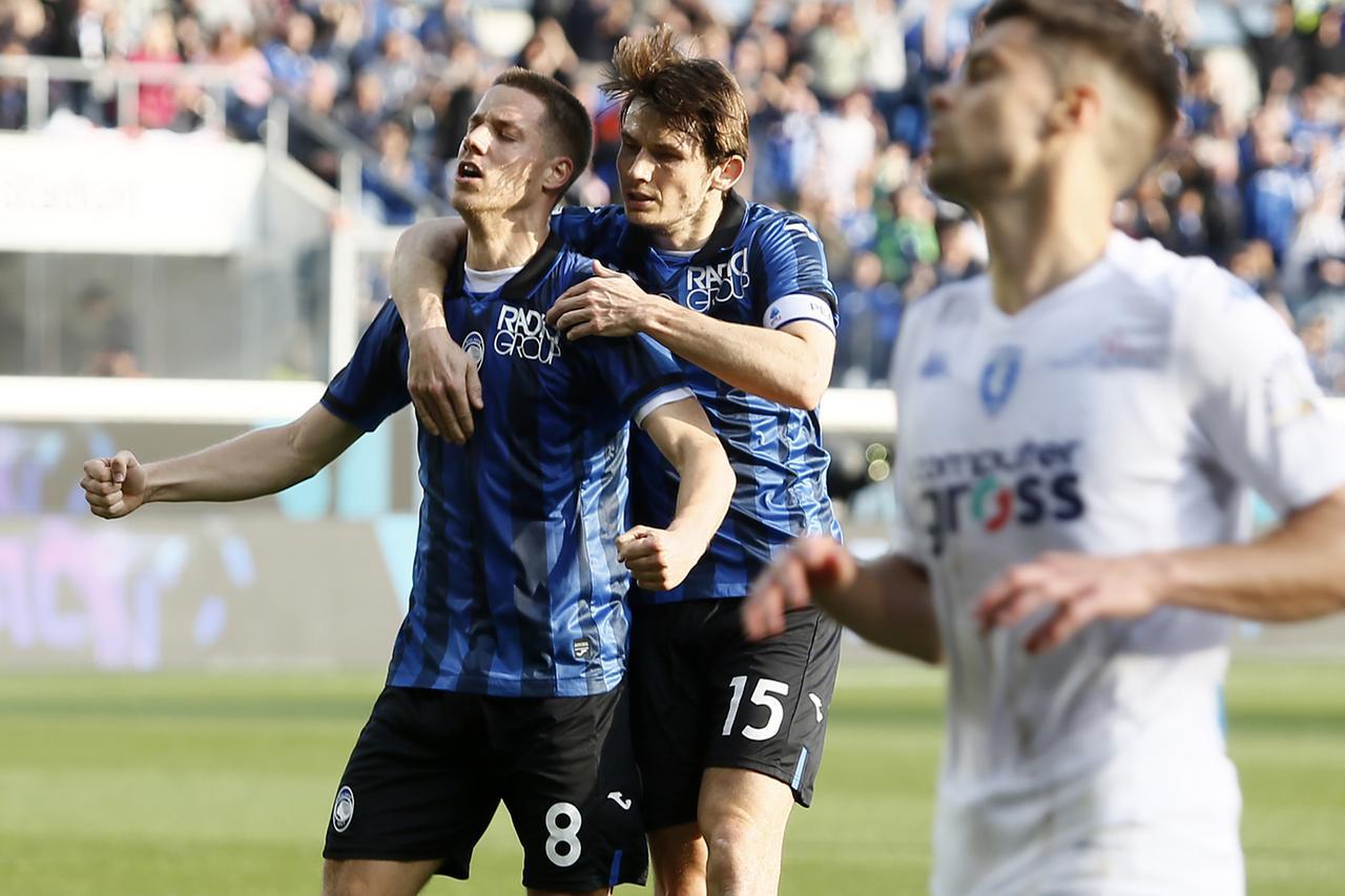 
	Pasalic esulta dopo aver trasformato il rigore dell'1-0

