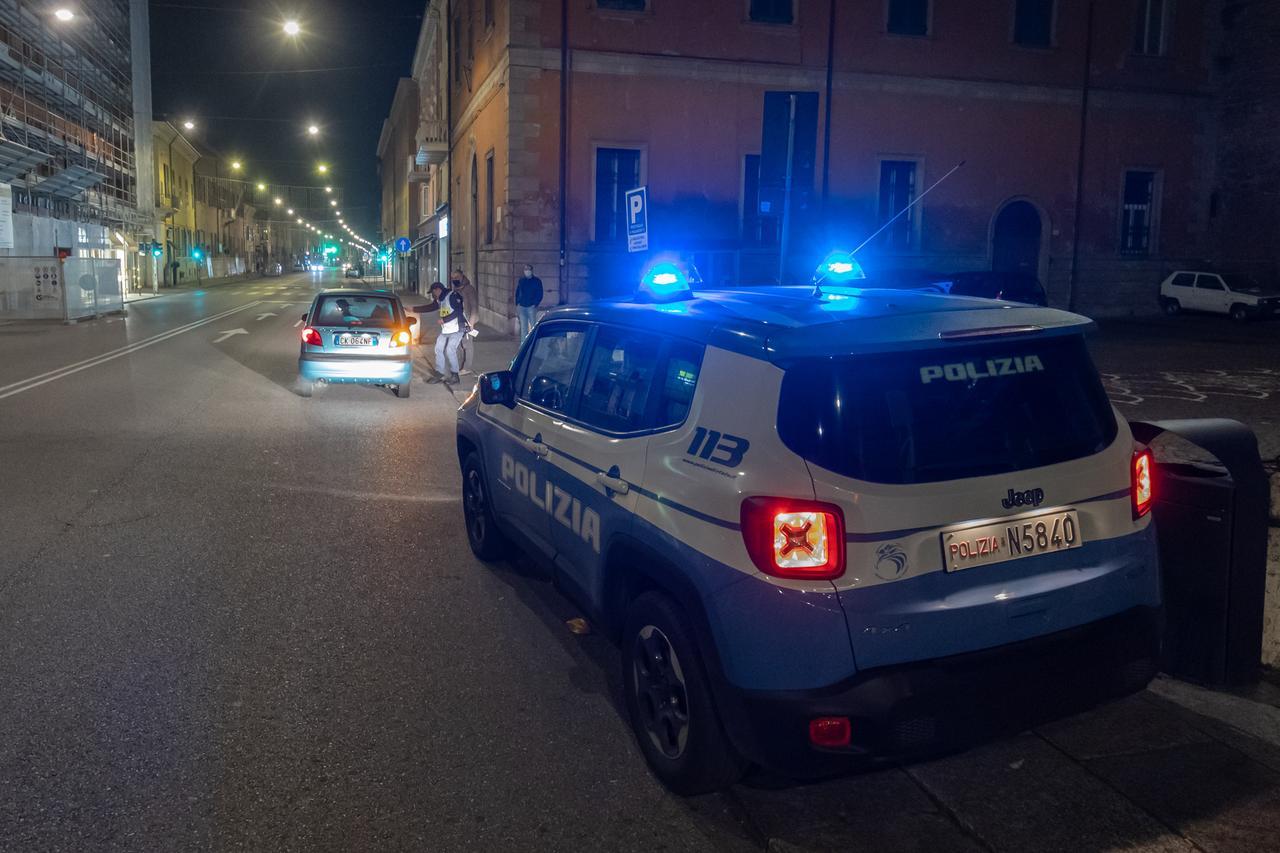 Ferrara, ladri tentano di entrare in casa ma lei si sveglia e li fa scappare