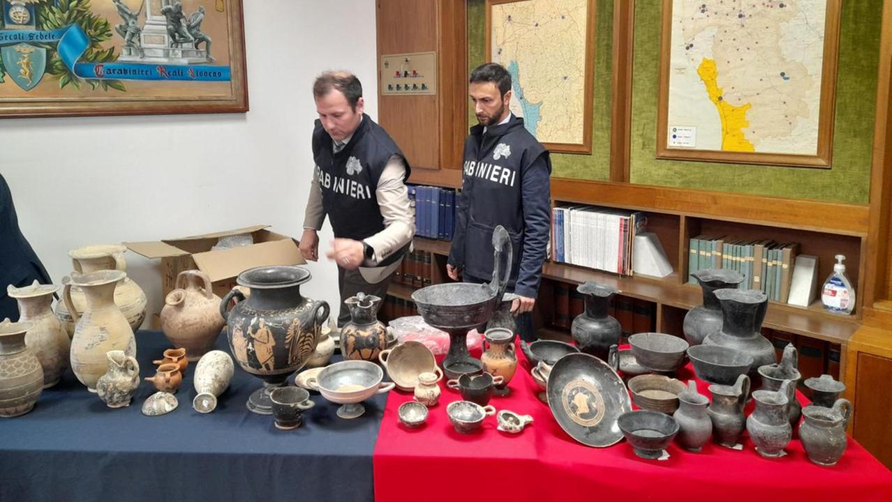 Rosignano, sequestrati 84 reperti archeologici di inestimabile valore – Video