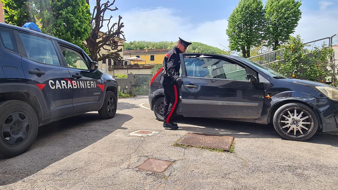 Lucca, con la droga in macchina: coppia arrestata