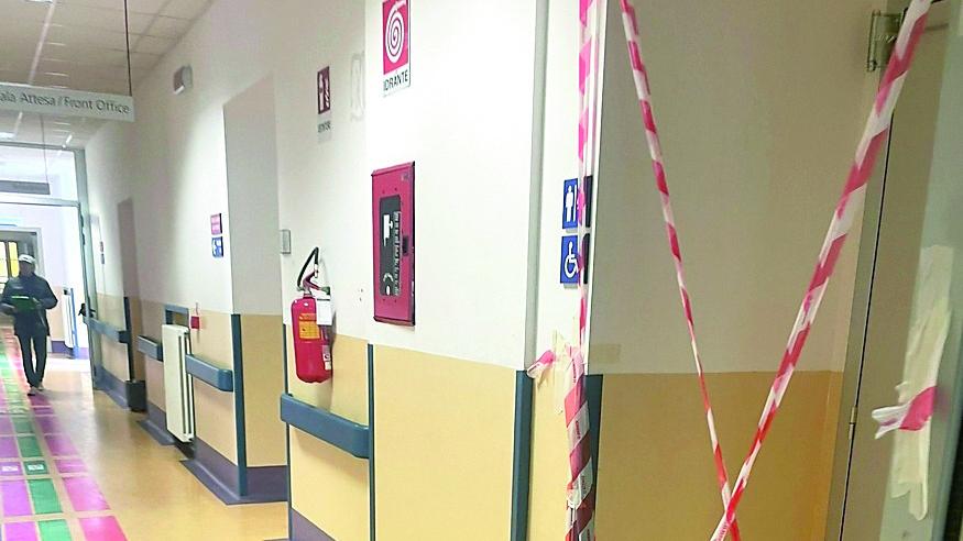 Padiglioni ko all’ospedale di Livorno: «Subito i lavori, non si può aspettare il 2030»