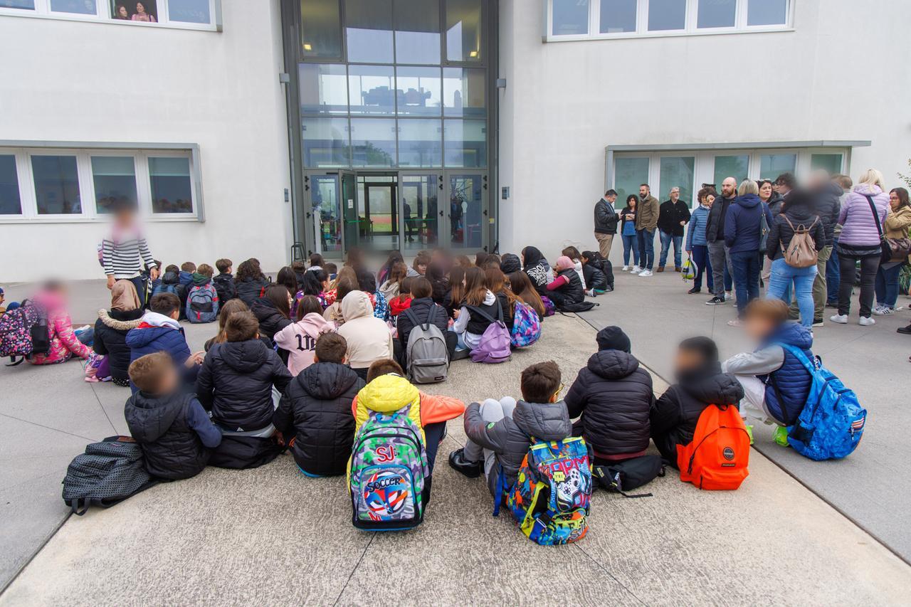 Portomaggiore, i ragazzi non entrano a scuola: «Quel bullo deve andare via»