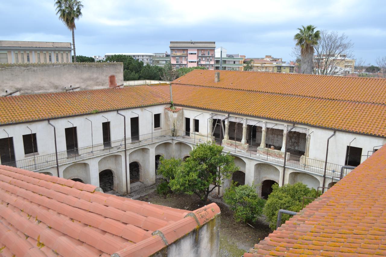 
	Cortile e chiostro del convento

