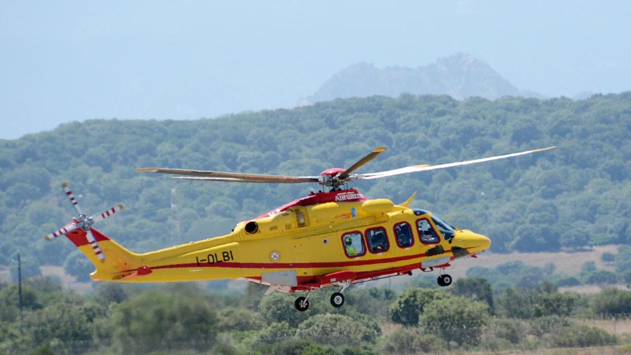 Bimba trasferita in elicottero da Sassari a Cagliari per un’appendicite, l’Aou: «Abbiamo agito correttamente»