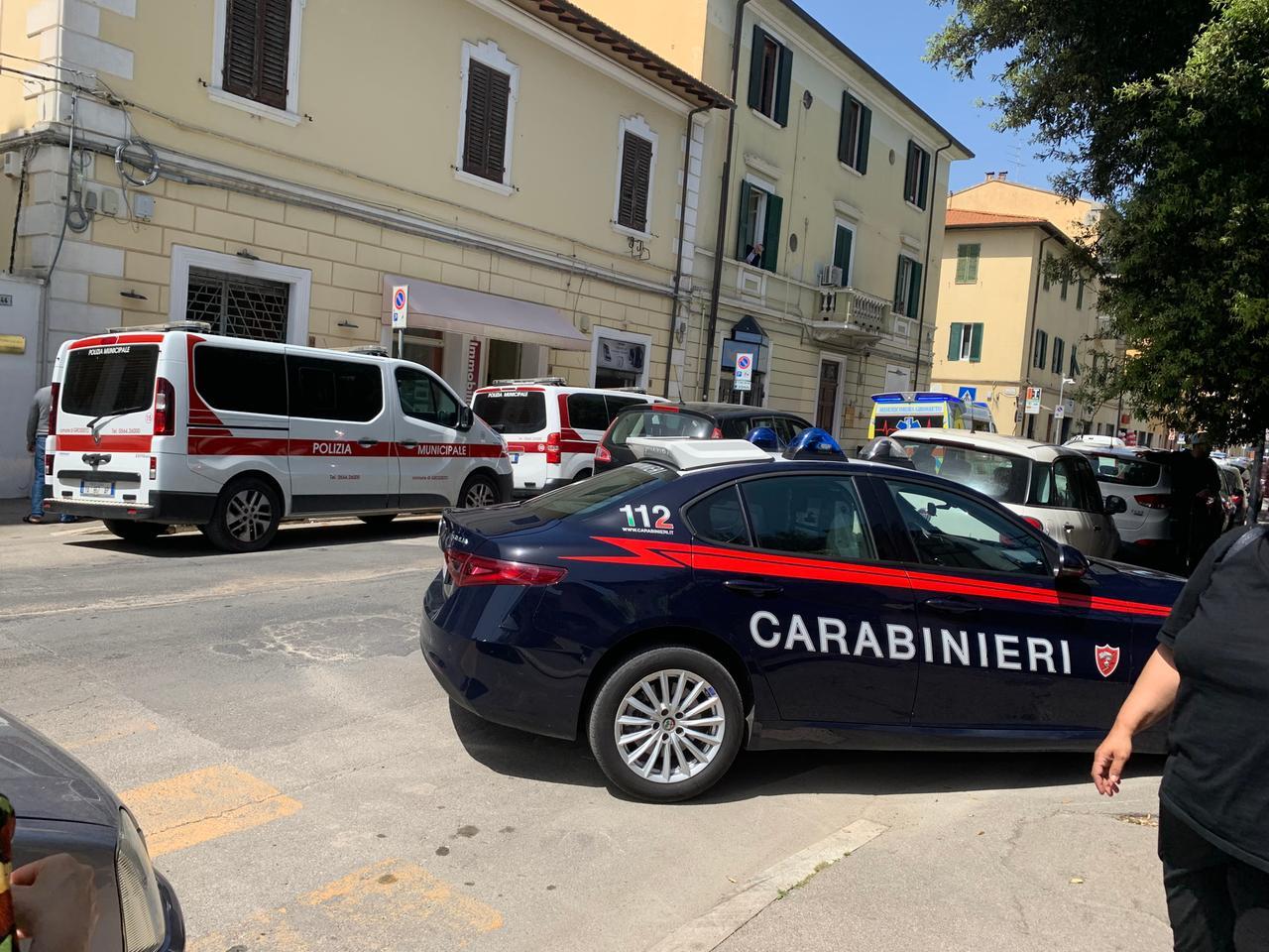 Grosseto, urla e litigi in via Roma: portato via in ambulanza