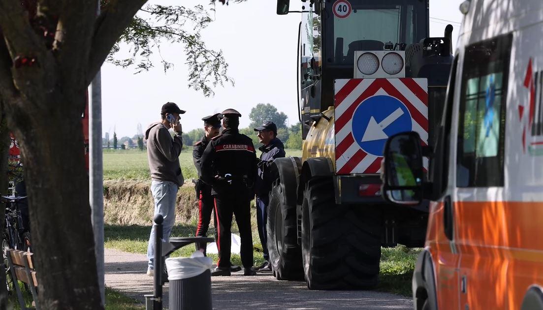 Uomo trovato morto sul ciglio di un canale, giallo a Portomaggiore