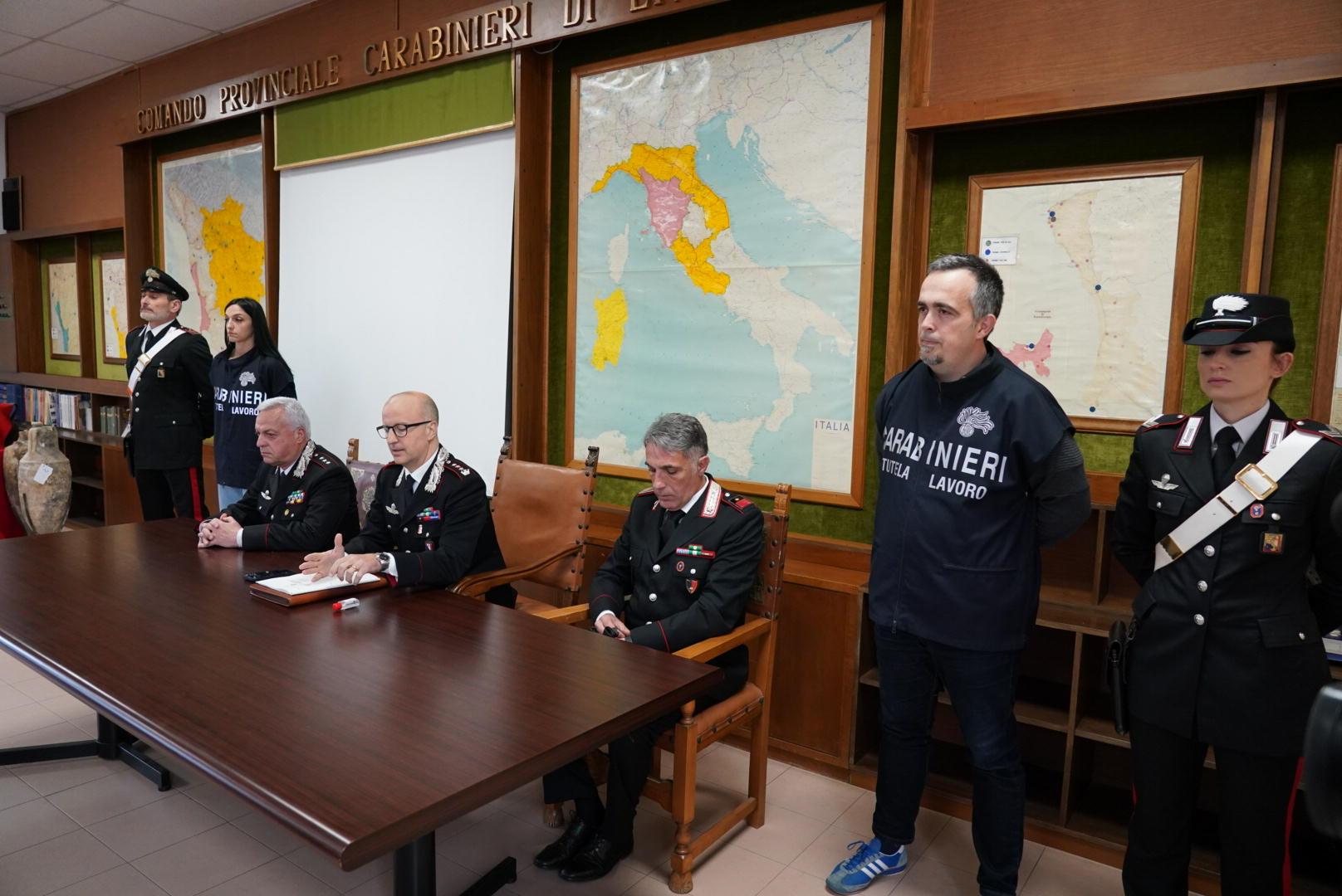 Un momento della conferenza stampa nella caserma dei carabinieri (foto Franco Silvi)