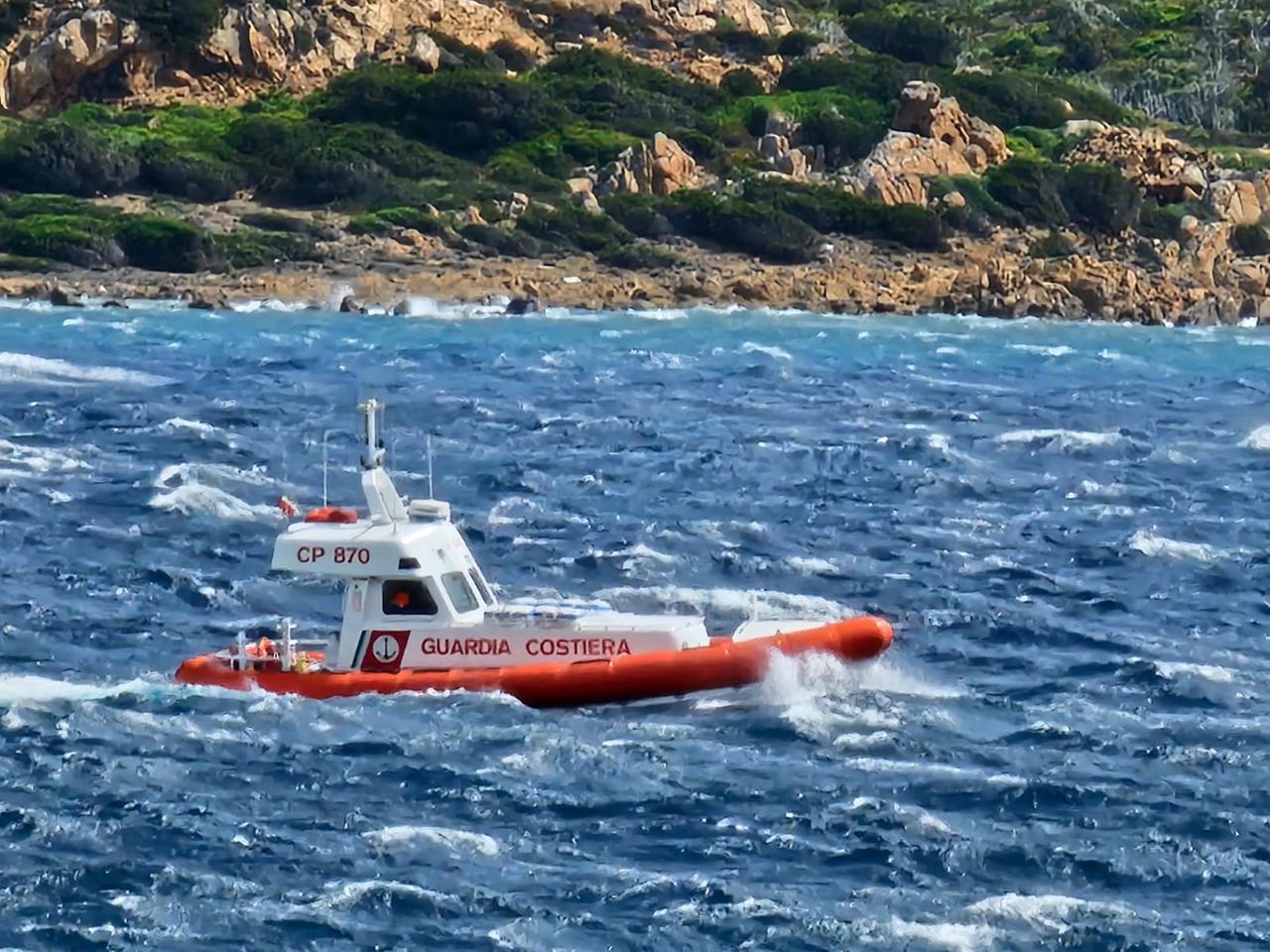 Un tatuaggio fa identificare il cadavere trovato al largo delle Eolie: vittima di un naufragio al largo della Sardegna