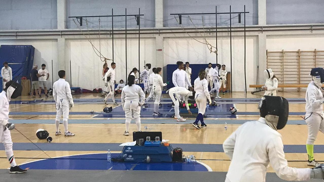 Schermidori impegnati in pedana