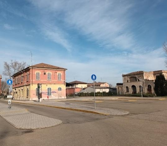 Mirandola, ex stazione e centrale. Il Comune tratta l’area e ha già un progetto<br>
