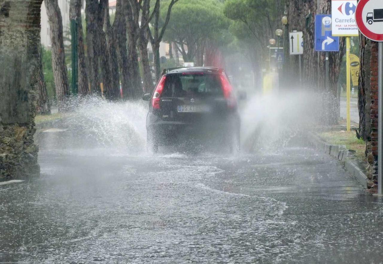 Maltempo in Toscana, primo maggio: prolungata l’allerta gialla. Le zone più a rischio