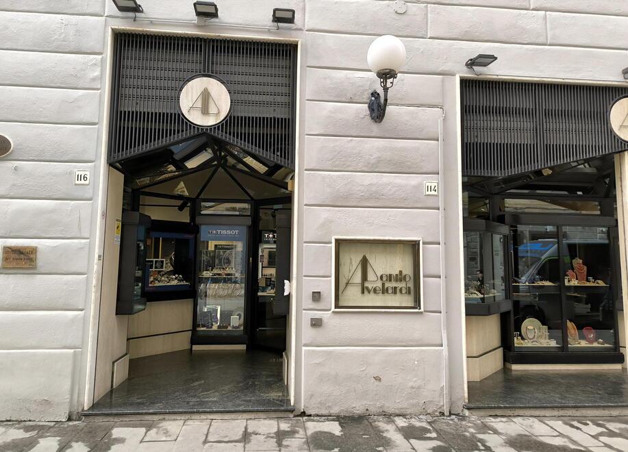 Livorno, mezzo secolo di gioielli che accendono il centro: «Qui storia e tradizione»