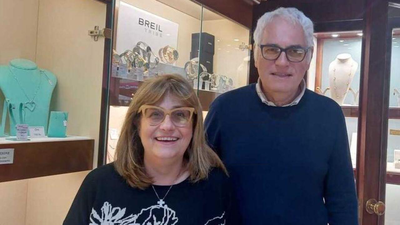 I fratelli Tomei all'interno della gioielleria di Lucca