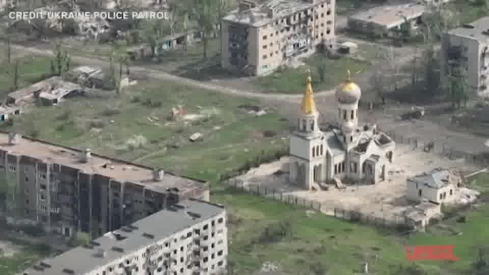 <p>Ucraina, le riprese del drone mostrano la devastazione di Chasiv Yar</p>