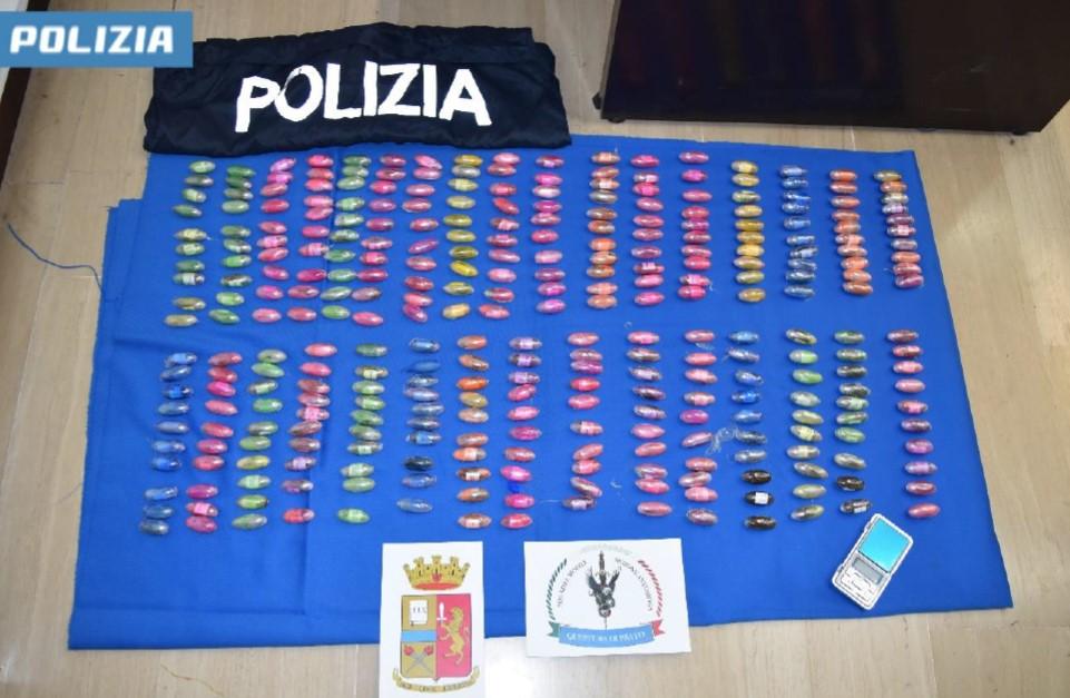 
	La droga sequestrata dalla squadra mobile

