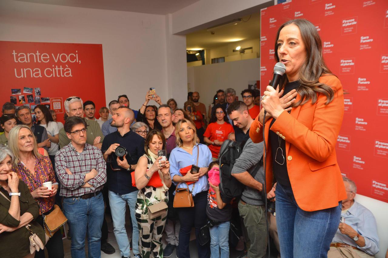 Campagna elettorale a Firenze, Bersani: «Funaro va bene per la città»