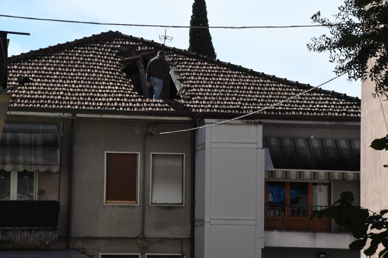 
	Il tetto crollato (foto Cuffaro)

