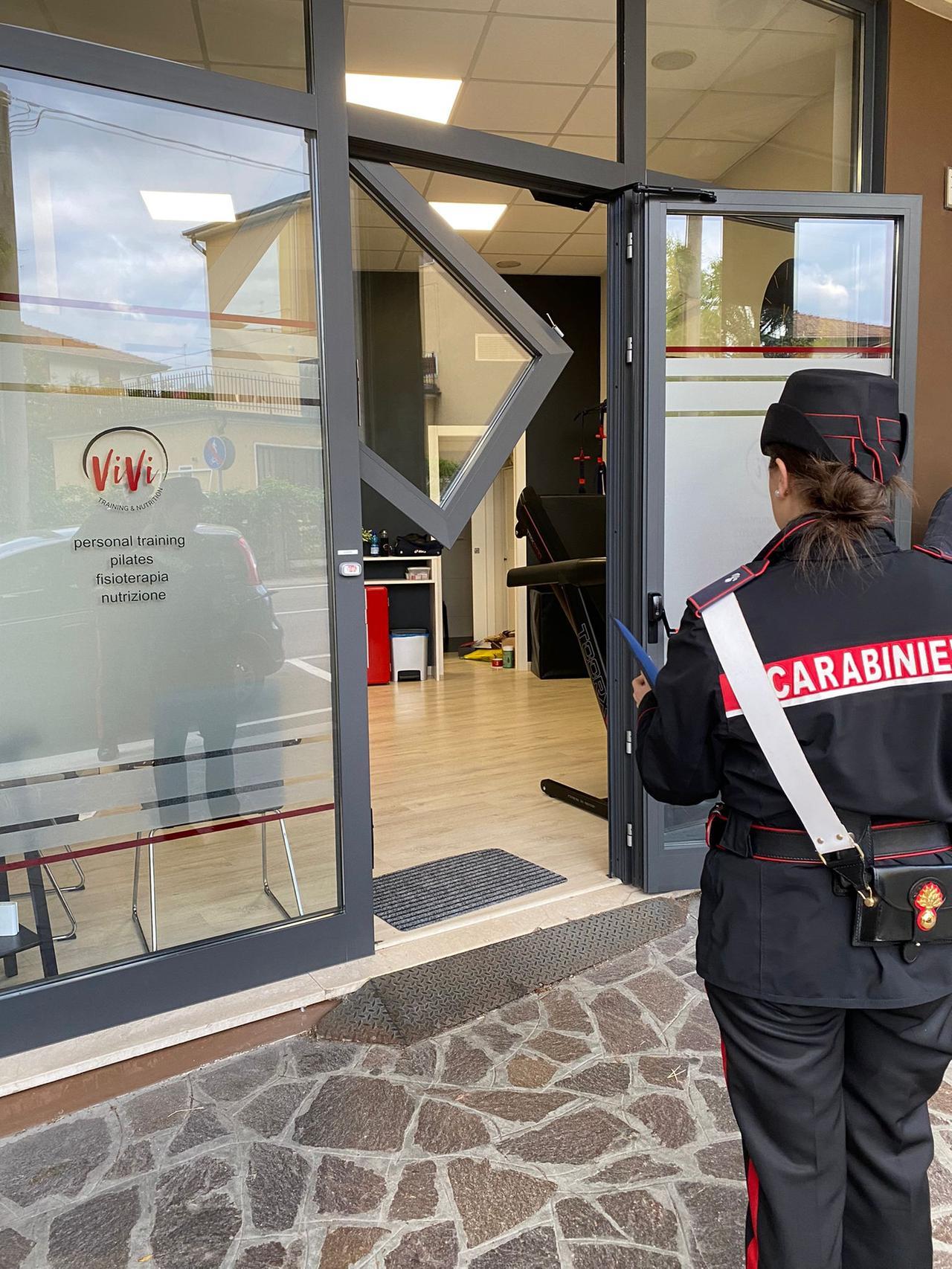 Ladri del vasistas in azione a Scandiano, rubano un tablet dallo studio Vivi