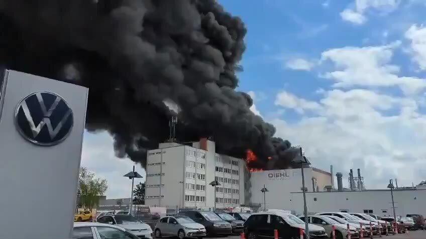 <p>Berlino, maxi incendio in una fabbrica: rischio intossicazione</p>