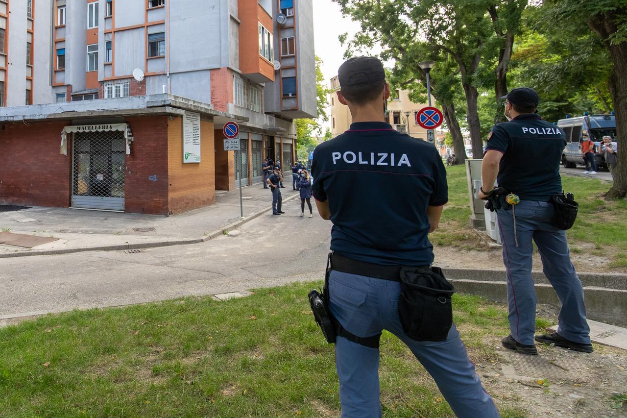 Violenza sessuale, rapina e furto a Ferrara: donna arrestata dalla polizia