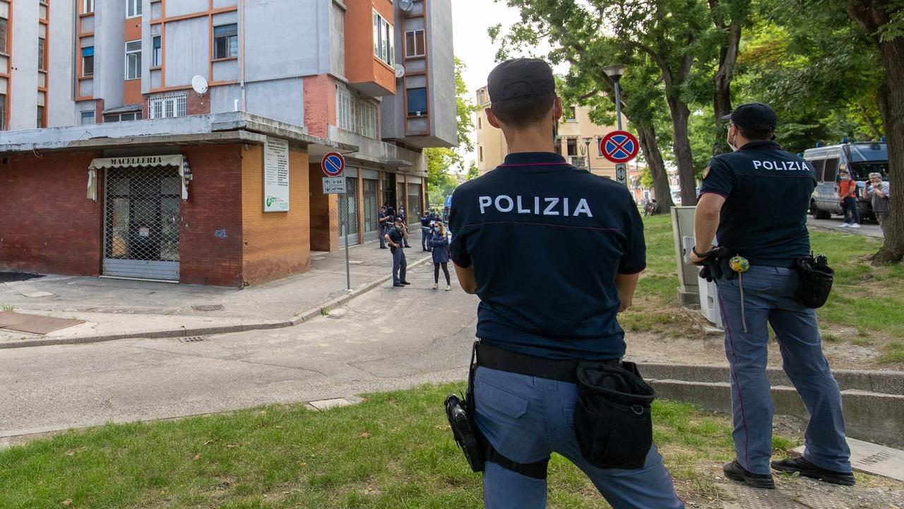 Violenza sessuale, rapina e furto a Ferrara: donna arrestata dalla polizia