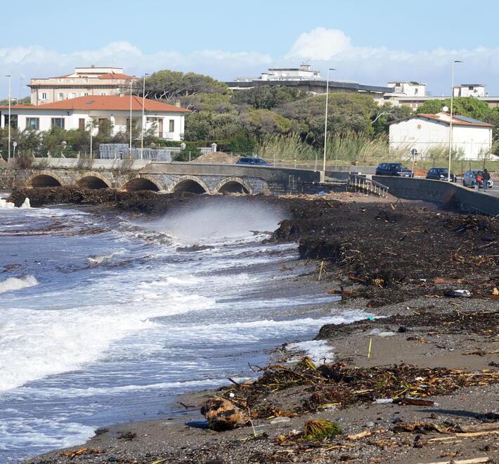 Livorno, si rompe la pompa della fognatura: divieto di balneazione dai Tre Ponti fino al Sale<br>
