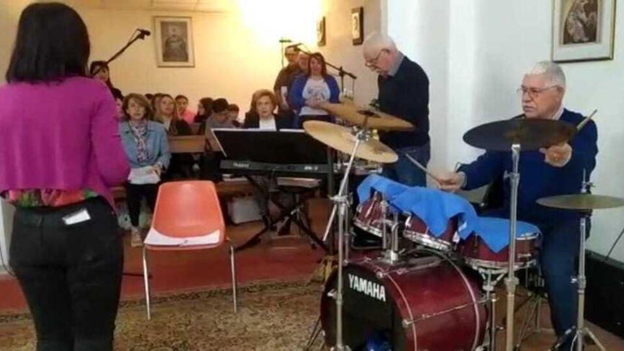 Un momento della messa rock