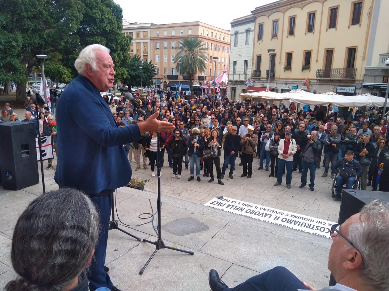 Cagliari Michele Santoro in Piazza Garibaldi