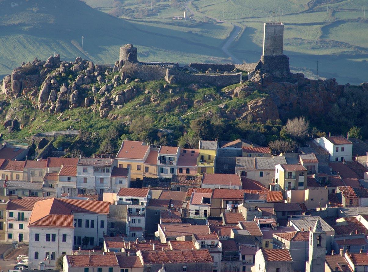 Osilo, figlia accoltellò il padre nel sonno, la psichiatra: «È socialmente pericolosa»