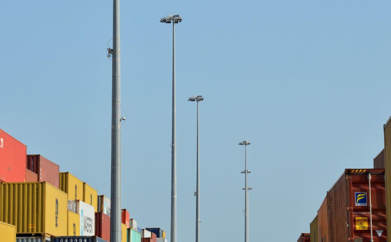 Nel porto di Livorno arrivano 157 nuove lampade a led