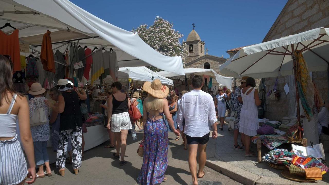 San Pantaleo, il mercatino tornerà nel borgo per l’estate