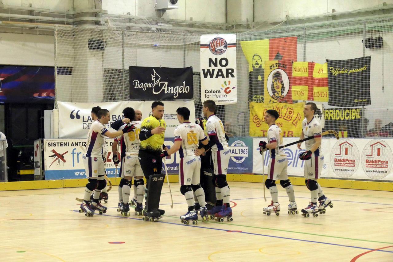 Hockey, buona la prima per i rossoblù