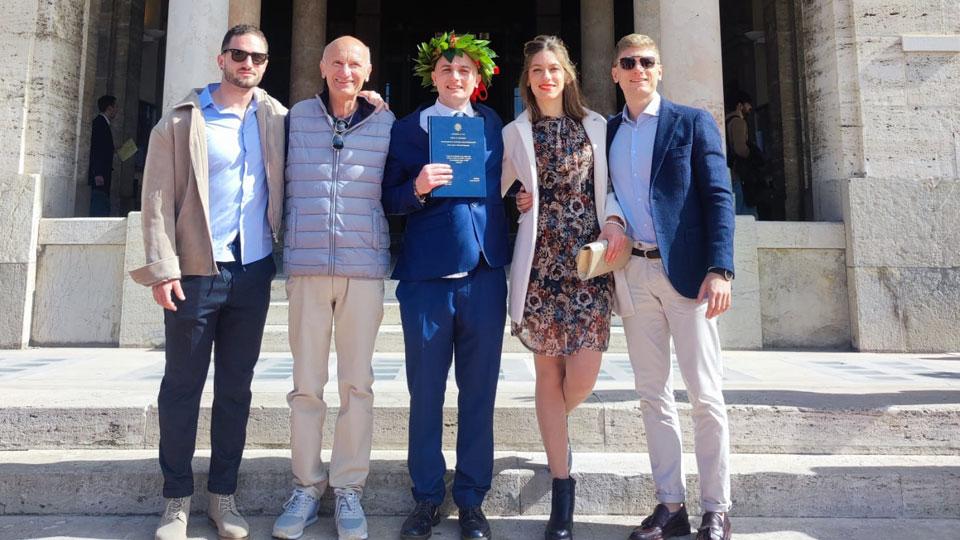 Livorno, Lorenzo sconfigge il linfoma maligno e si laurea in ingegneria con lode