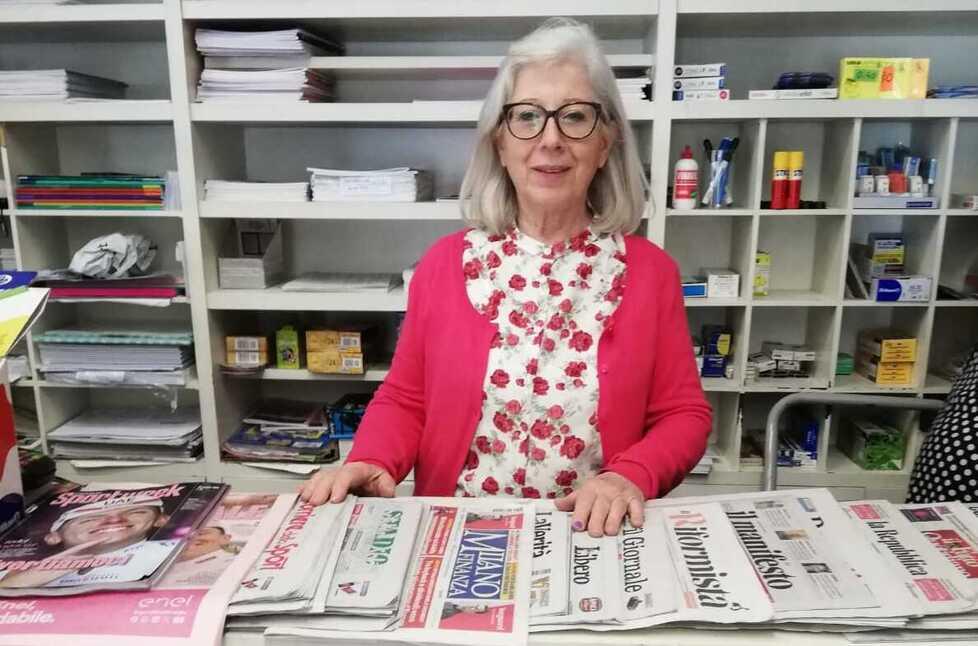 «Ci ho messo tutto l’amore che ho potuto» Anna , l’edicolante, chiude oggi il negozio  
