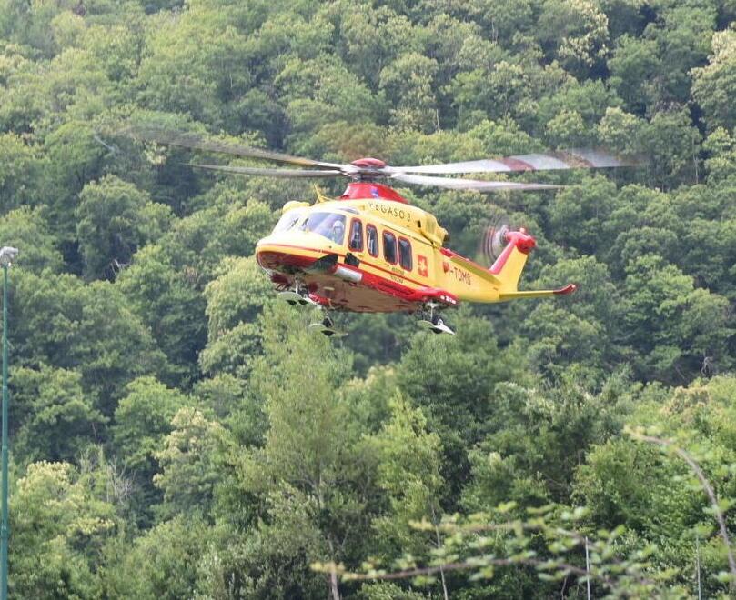 Pistoia, trafitto da un pezzo di legno 67enne rischia di morire dissanguato: salvato con una cintura dei pantaloni