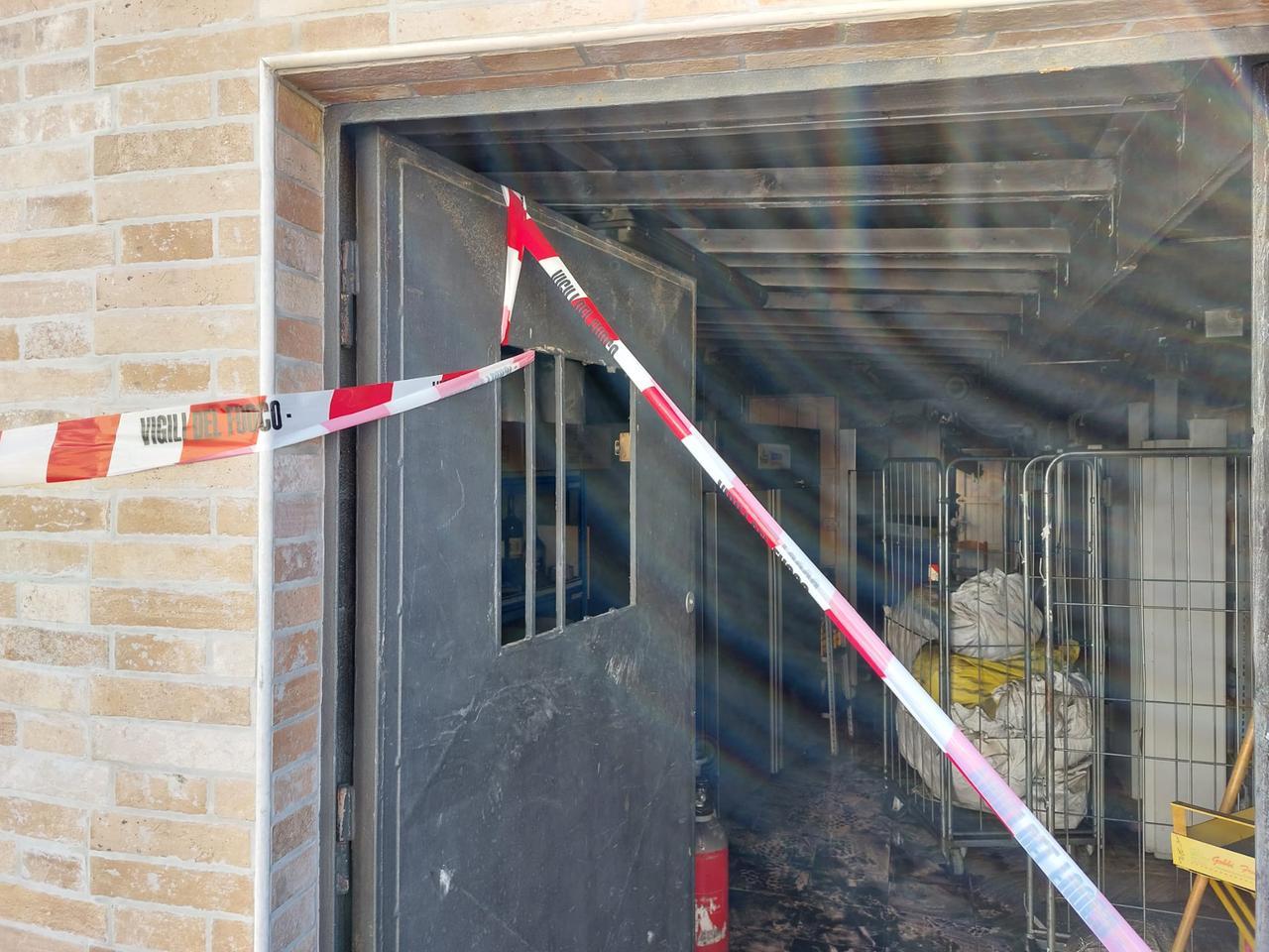 Porto Garibaldi, trattoria Bologna in fiamme: danni gravi