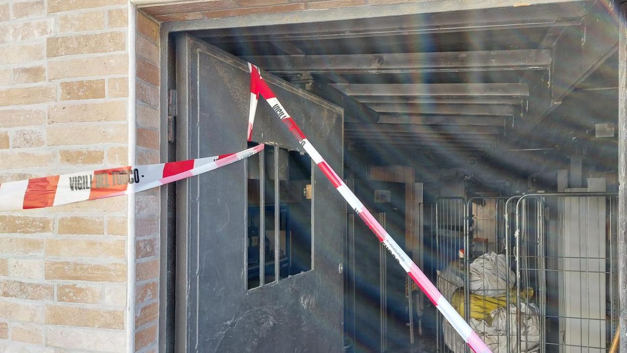 Porto Garibaldi, trattoria Bologna in fiamme: danni gravi