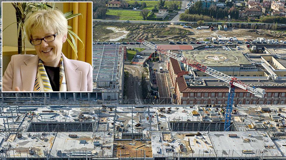 
	La direttrice generale, Silvia Briani e l'area dei lavori

