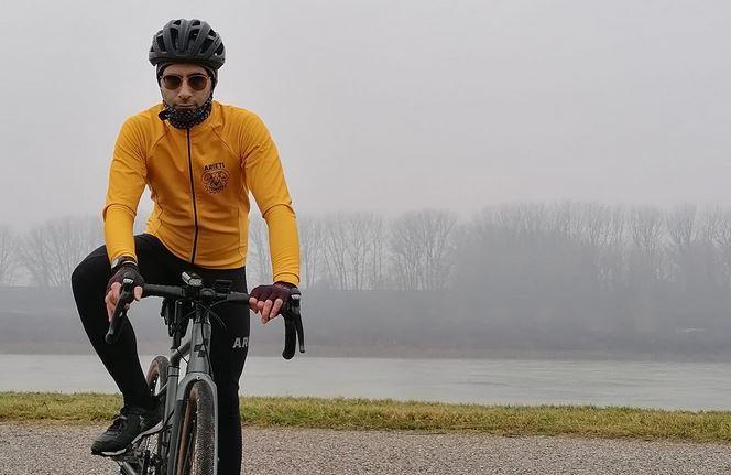 Ferrara, l’avventura in bici di Luca: pedala contro la malattia
