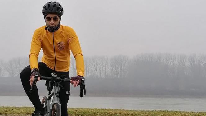 Ferrara, l’avventura in bici di Luca: pedala contro la malattia