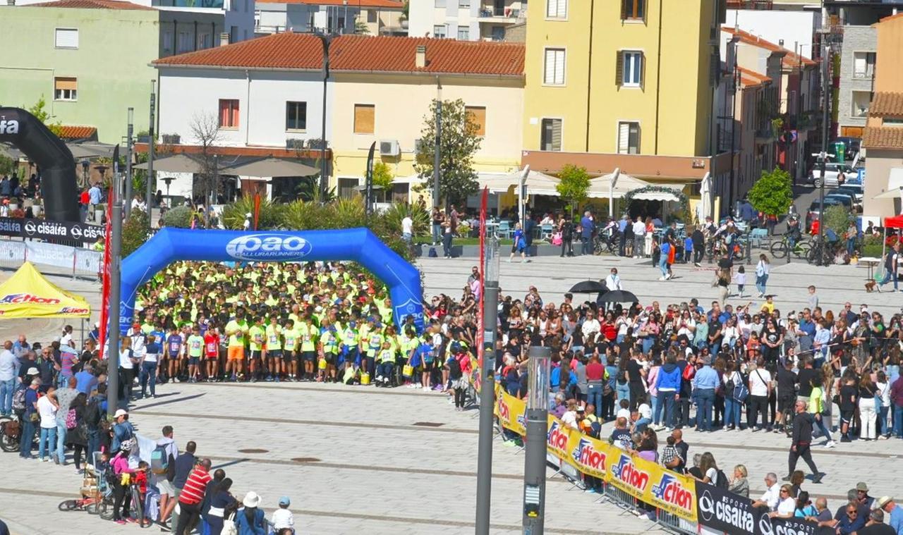 
	La partenza della Olbia21 da piazza Crispi (foto Vanna Sanna)

