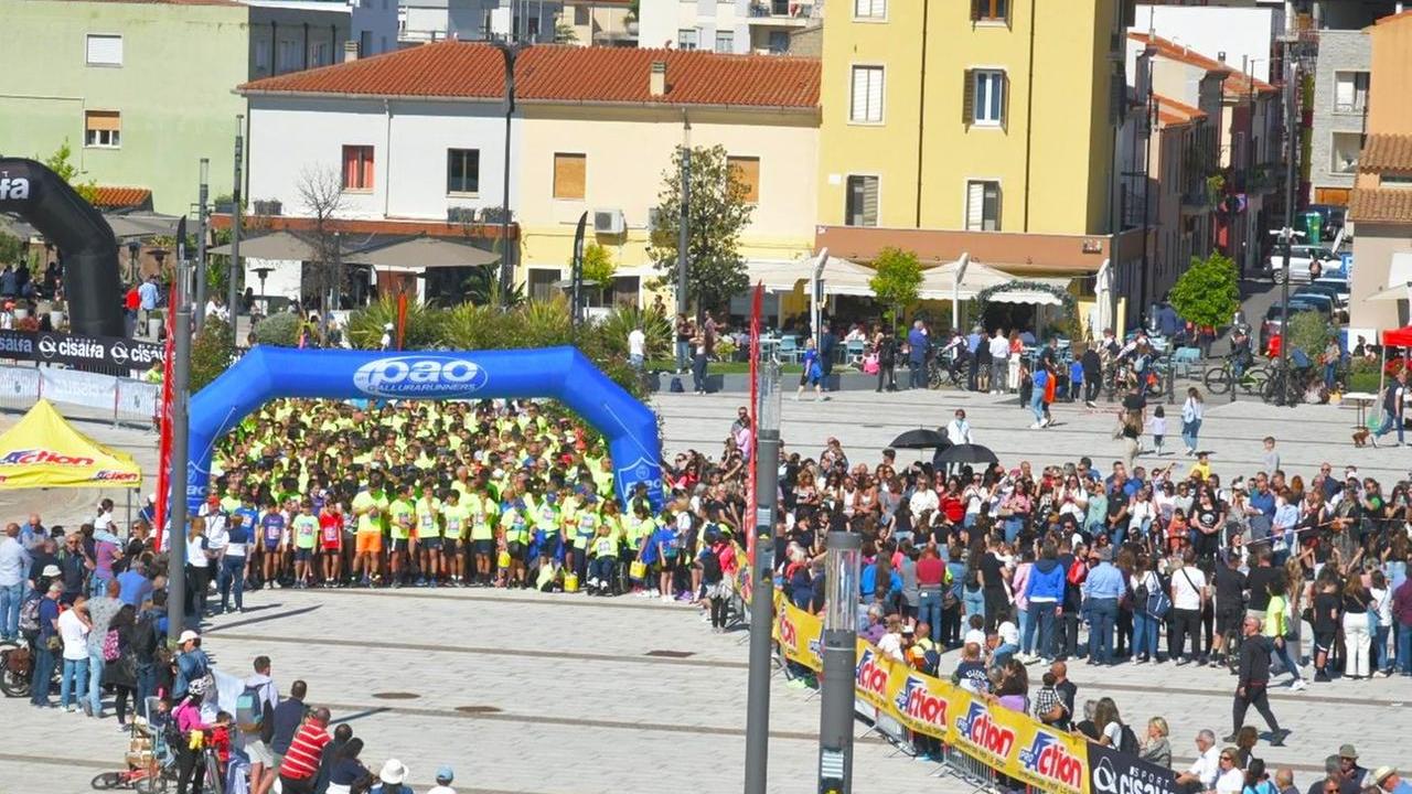
	La partenza della Olbia21 da piazza Crispi (foto Vanna Sanna)

